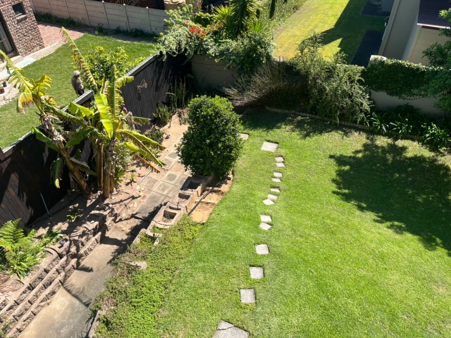4 Bedroom Property for Sale in Zeegezicht Western Cape